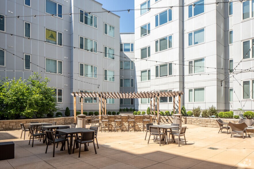 More Photos Of 165 W McMillan St, Cincinnati Apartments For Lease
