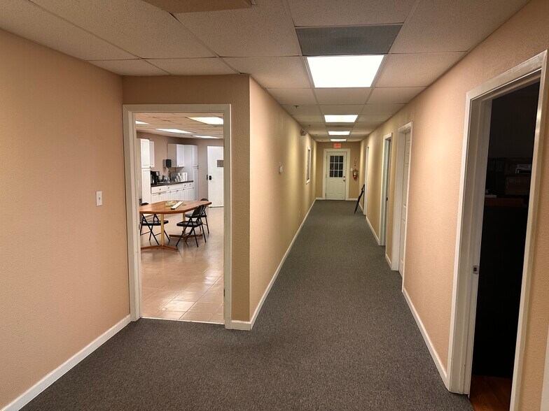 More Photos Of 418 E Jones St, Lewisville Manufacturing For Lease