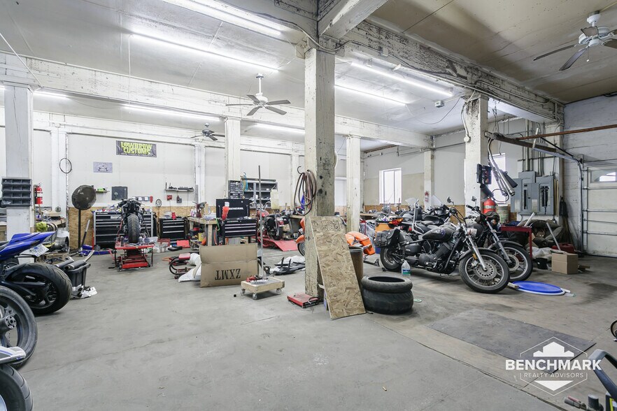 More Photos Of 4017 Railroad, Williamson Warehouse For Sale