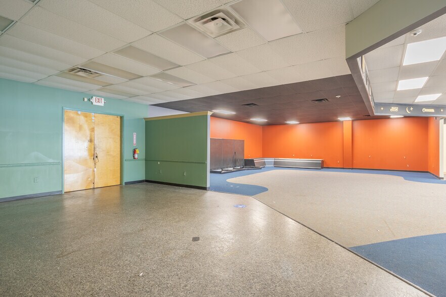 More Photos Of 1592 Sandifer Blvd, Seneca Freestanding For Lease