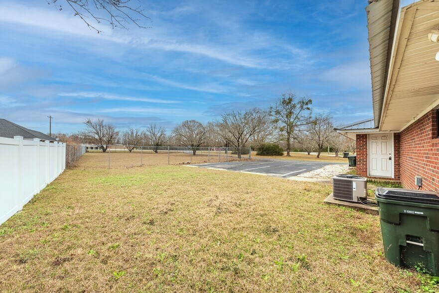 More Photos Of 706 W Barnard St, Glennville Medical For Sale