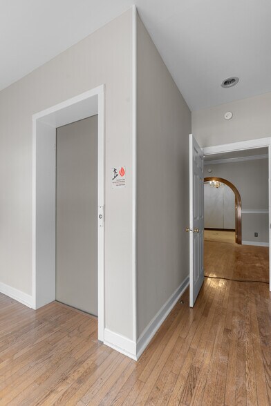 More Photos Of 101 St Clair St, Frankfort Loft Creative Space For Sale