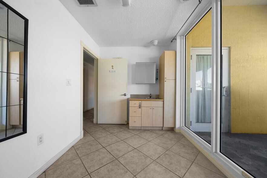 More Photos Of 430 S Dixie Hwy, Miami Office For Lease