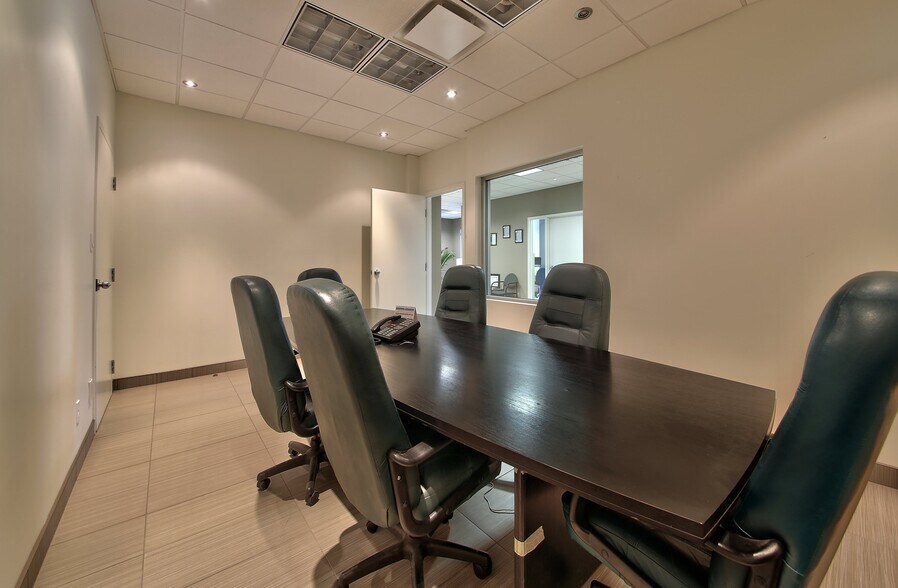 More Photos Of 130 Rue de l'Isère, Candiac Warehouse For Sale