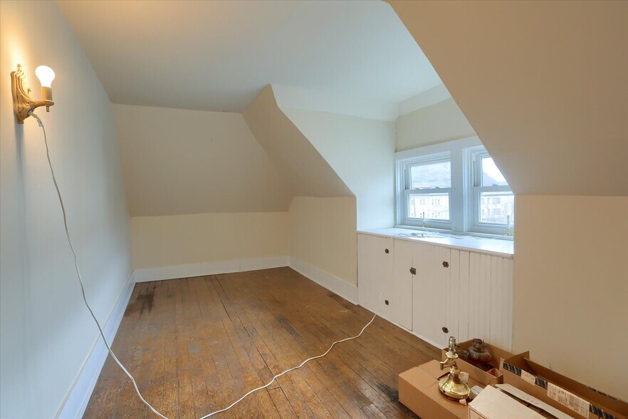 More Photos Of 3 S Market St, Shamokin Flex For Sale