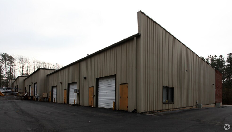 More Photos Of 3200 Glen Royal Rd, Raleigh Showroom For Lease