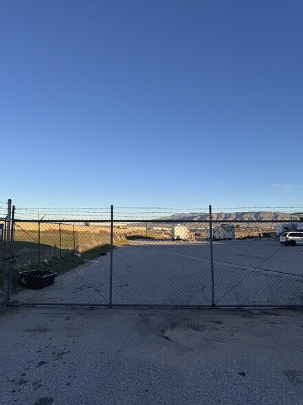 More Photos Of 17105 Darwin Ave, Hesperia Land For Lease