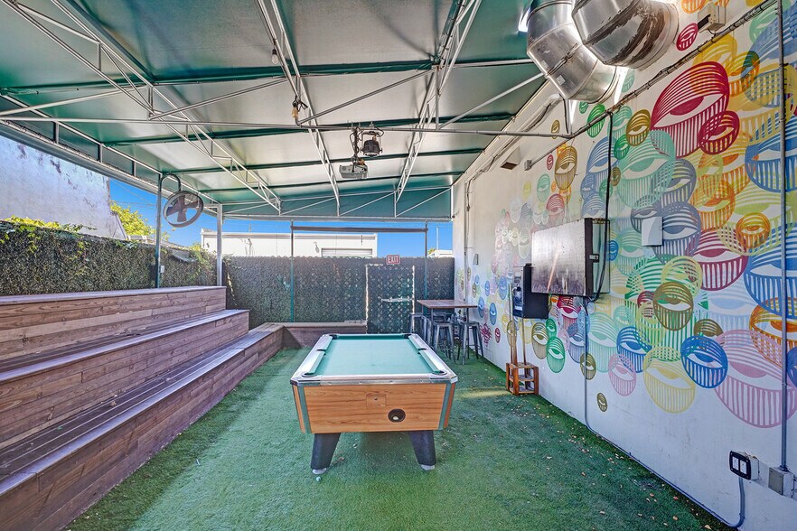 More Photos Of 835-841 NE 3rd Ave, Fort Lauderdale Bar For Sale