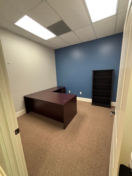 More Photos Of 111 Library Hill Ln, Lexington Storefront Retail Office For Lease