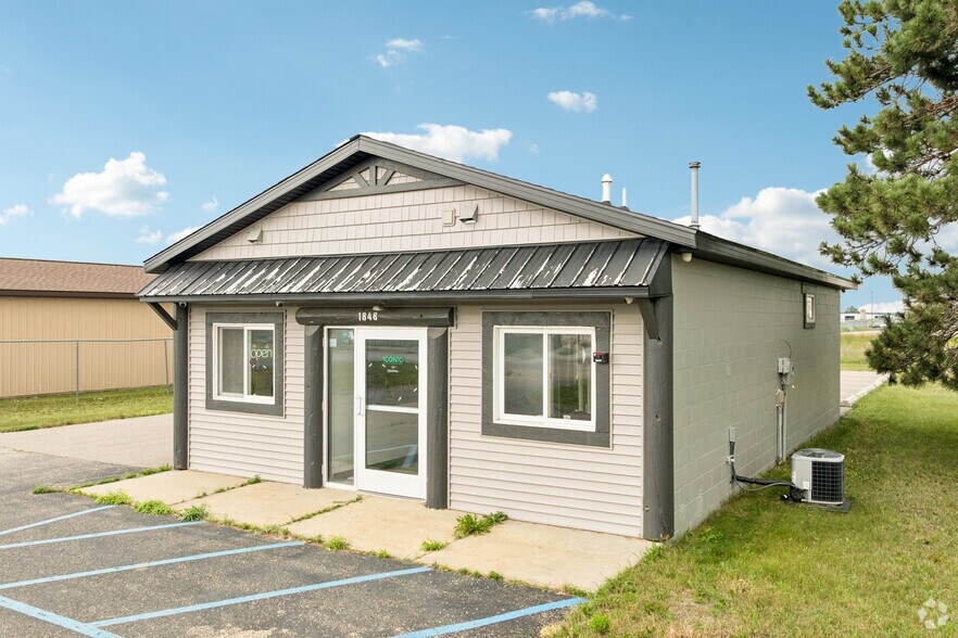 More Photos Of 1848 Dickerson Rd, Gaylord General Retail For Sale