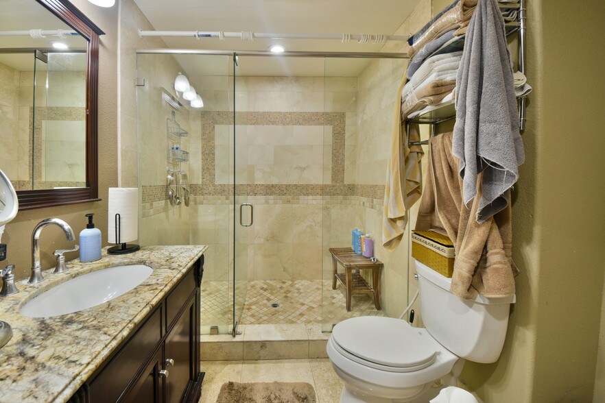 More Photos Of 1515-1517 N Main St, Santa Ana Storefront For Lease