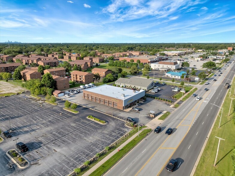 More Photos Of 5736-5740 159th St, Oak Forest Freestanding For Sale