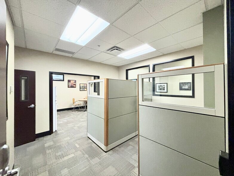 More Photos Of 1301 Poplar Dr, Medford Medical For Lease