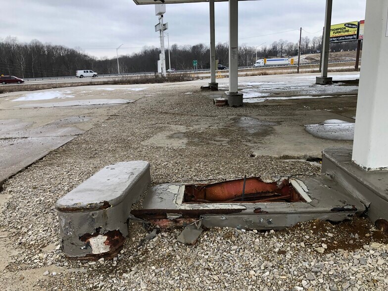 More Photos Of 7348 N Turner Rd, Bloomington Service Station For Sale