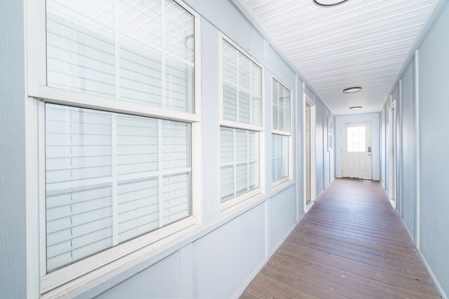 More Photos Of 1919 Drummond Ave, Panama City Distribution For Lease