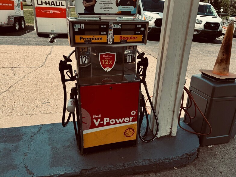 More Photos Of 14801 County Road 5, Burnsville Service Station For Sale