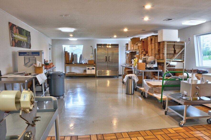 More Photos Of 1211 7th Ave, Two Harbors Fast Food For Sale