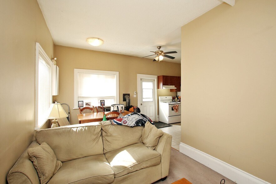 More Photos Of 10-12 Centre St, Markham Office Residential For Sale