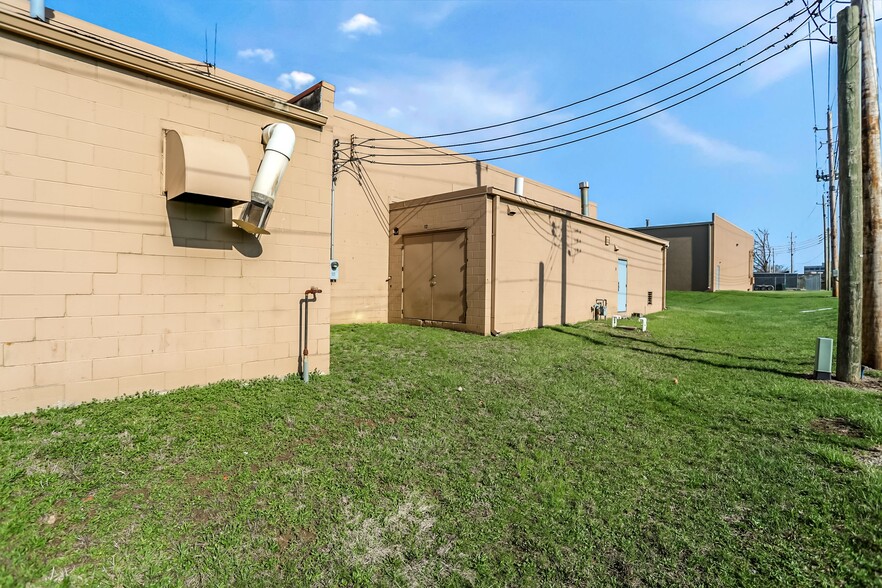 More Photos Of 2334 Production Dr, Indianapolis Warehouse For Lease