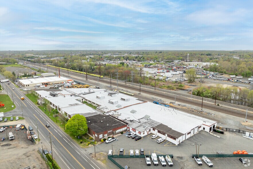 More Photos Of 2424 E State St, Hamilton Warehouse For Lease