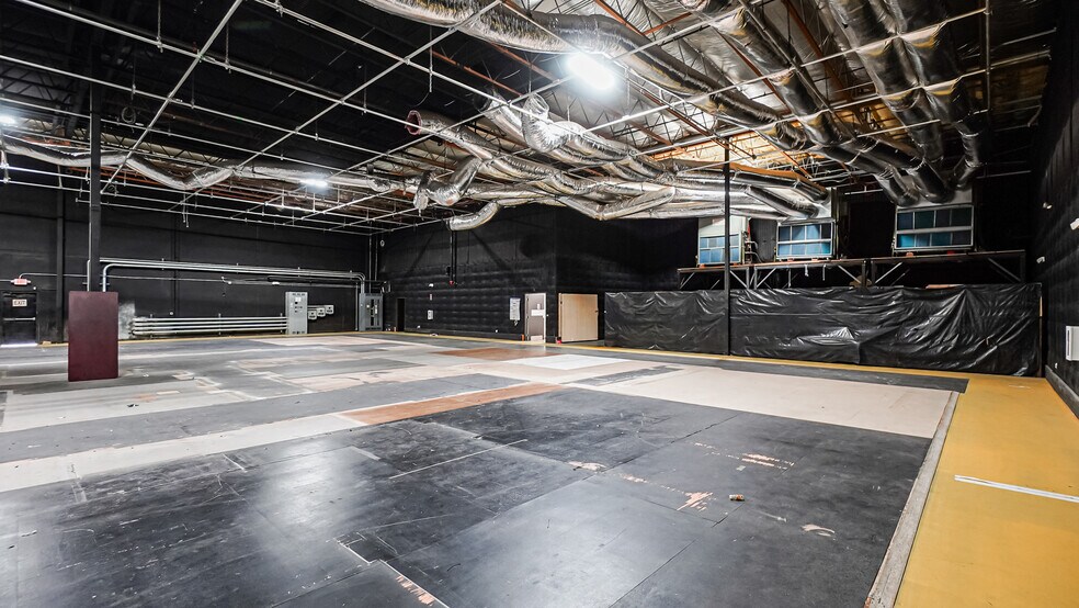 More Photos Of 10500 Orbital Way, Pacoima Manufacturing For Lease