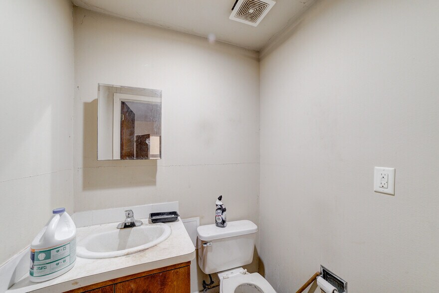 More Photos Of 1901 Waugh Dr, Houston General Retail For Sale