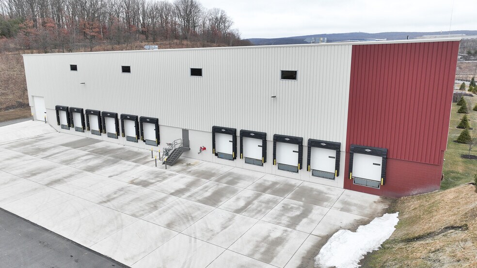 More Photos Of 151-191 Enterprise Way, Pittston Township Warehouse For Lease