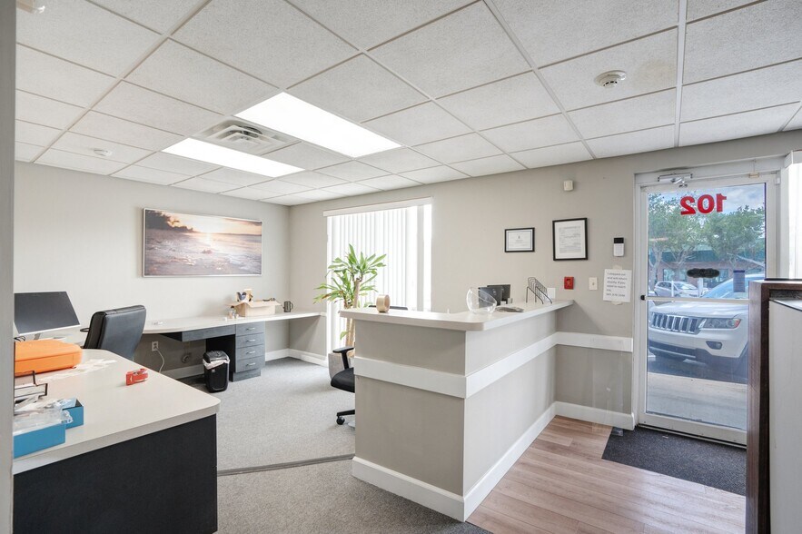 More Photos Of 1882 Porter Lake Dr, Sarasota Light Manufacturing For Sale