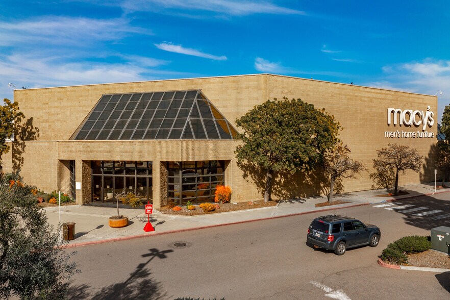 More Photos Of 2557 El Camino Real, Carlsbad Department Store For Sale