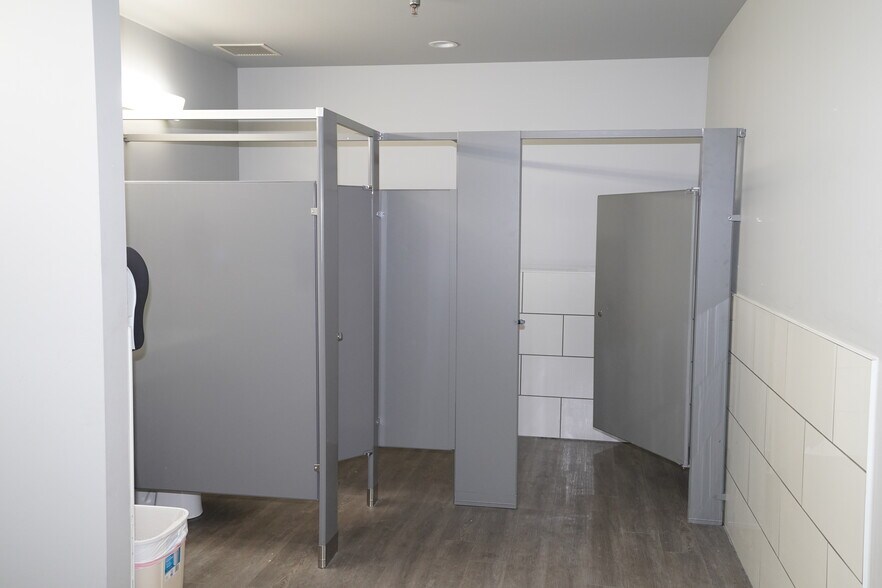 More Photos Of 3773 Monarch St, Frederick Warehouse For Lease