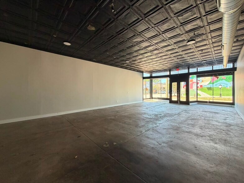 More Photos Of 101-103 E Franklin St, Warrenton Research And Development For Lease