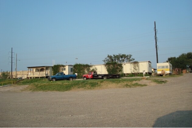 More Photos Of 5100 Riverside Dr, Laredo Truck Terminal For Lease