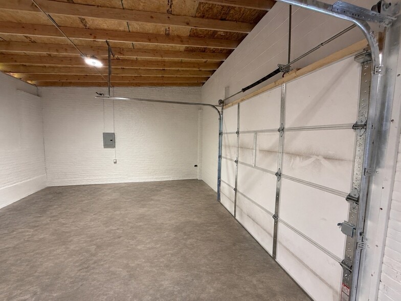 More Photos Of 1766 E 133rd St, East Cleveland Warehouse For Lease