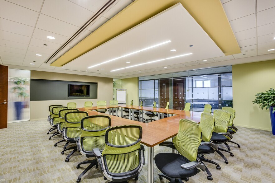 More Photos Of 200 E Randolph St, Chicago Coworking Space