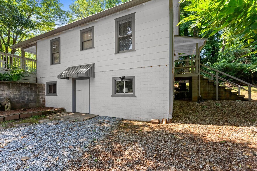 More Photos Of 168 W Main St, Dahlonega Hospitality For Sale