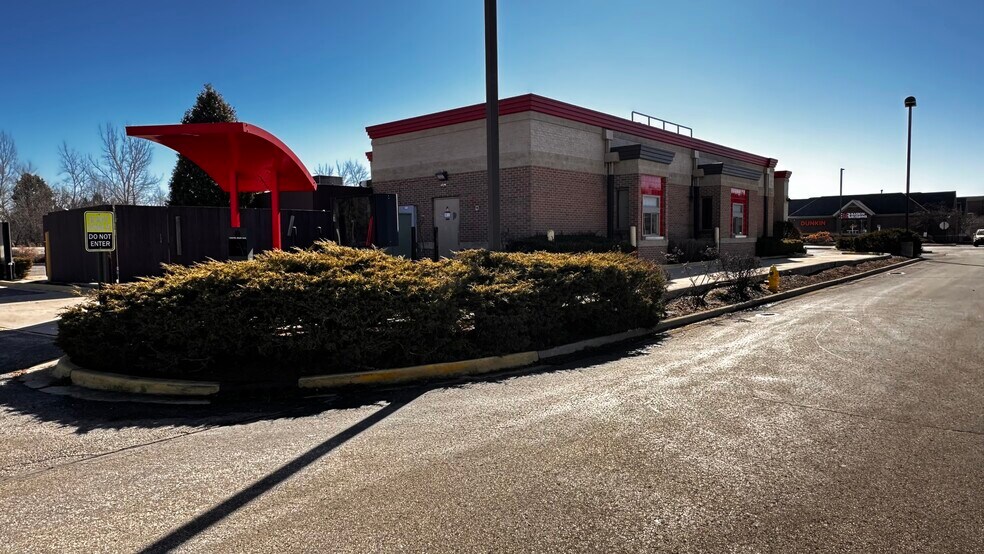 More Photos Of 34528 N Highway 45, Third Lake Fast Food For Lease