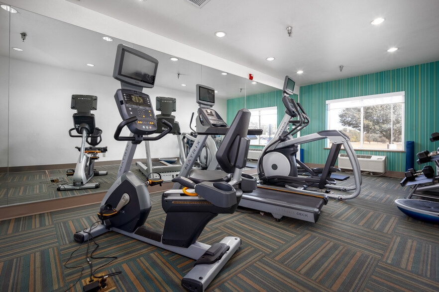 More Photos Of 7840 NW 39th Expy, Bethany Hotel For Sale