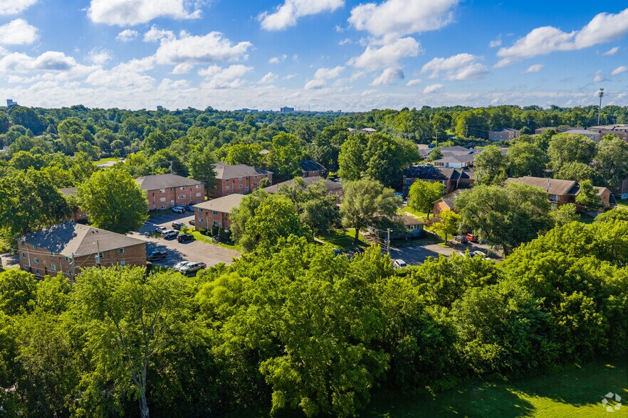 More Photos Of 2045 Cambridge Dr, Lexington Apartments For Sale
