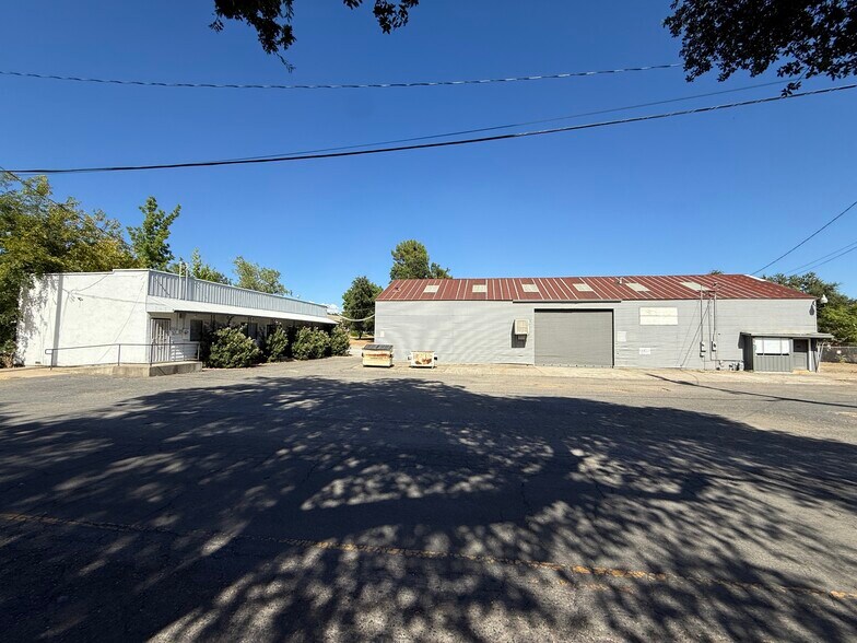 More Photos Of 2651 Henderson, Redding Warehouse For Sale