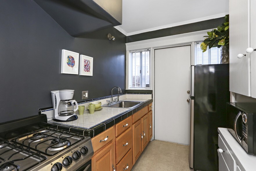 More Photos Of 1520 Andalusia Ave, Venice Apartments For Sale