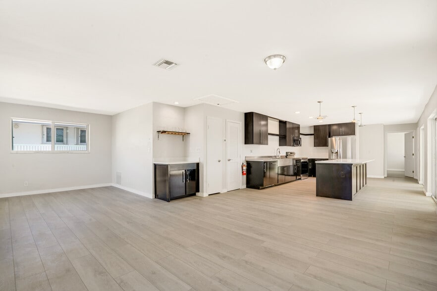 More Photos Of 2649 Lake Dr, Riviera Beach Apartments For Sale