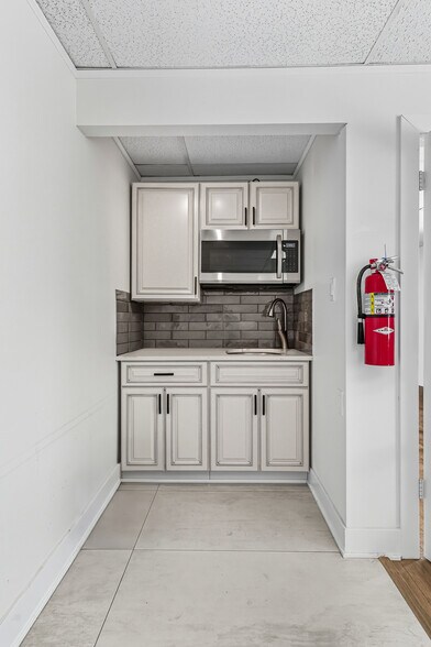 More Photos Of 2605 US 130, Cinnaminson Office For Lease