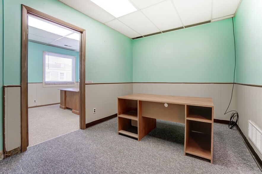 More Photos Of 112-120 N West St, Lima Storefront Retail Office For Lease