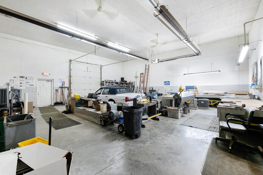 More Photos Of 2170 Lavelle Rd, Flint Flex For Sale