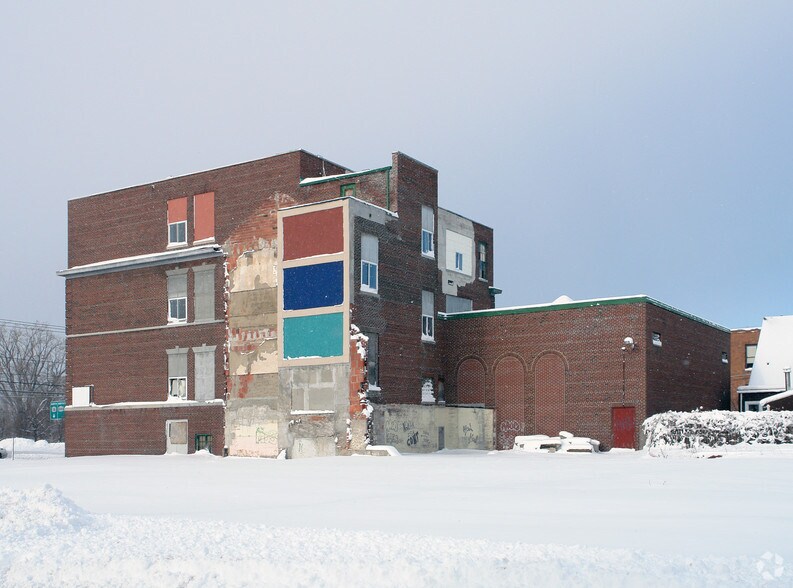 More Photos Of 2806 Seneca St, West Seneca Schools For Sale