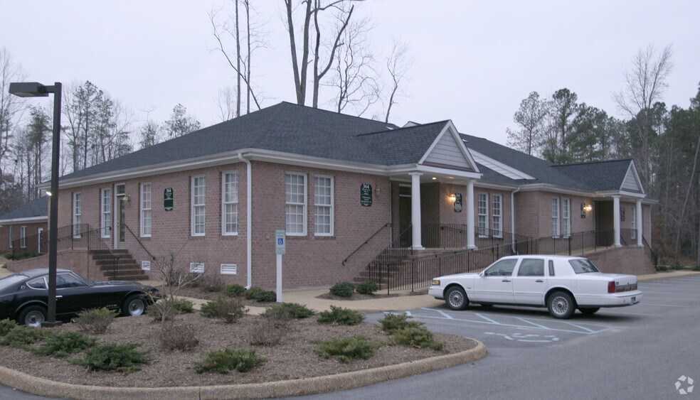 More Photos Of 360-362 McLaws Cir, Williamsburg Office For Sale