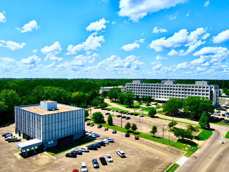 More Photos Of 1815 Hospital Dr, Jackson Medical For Sale