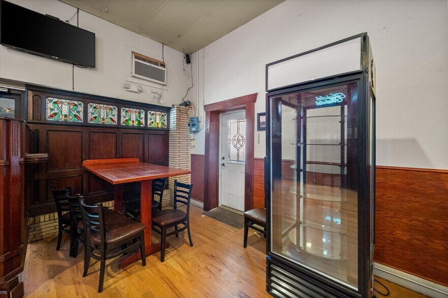 More Photos Of 107 S Beaton St, Corsicana Storefront For Sale