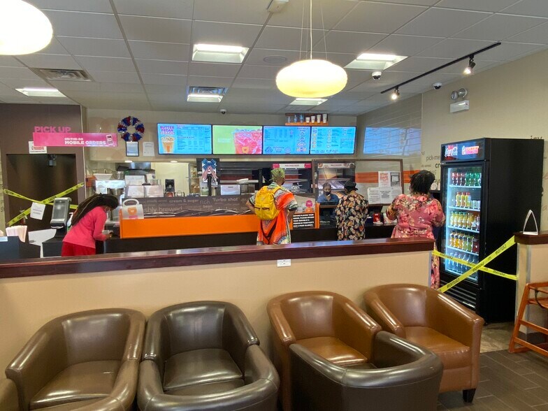 More Photos Of 1938 W North Ave, Chicago Restaurant For Lease