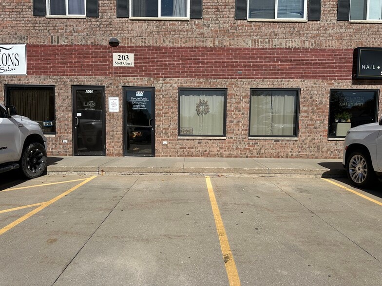 More Photos Of 207 Scott Ct, Iowa City Storefront Retail Residential For Sale